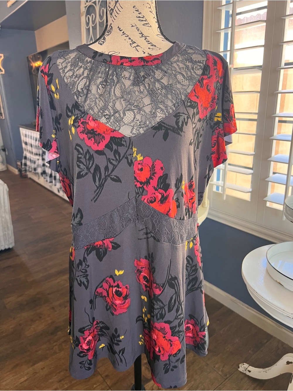 torrid Gray Floral Lace-Trim Short Sleeve Top with Pink & Yellow Accents